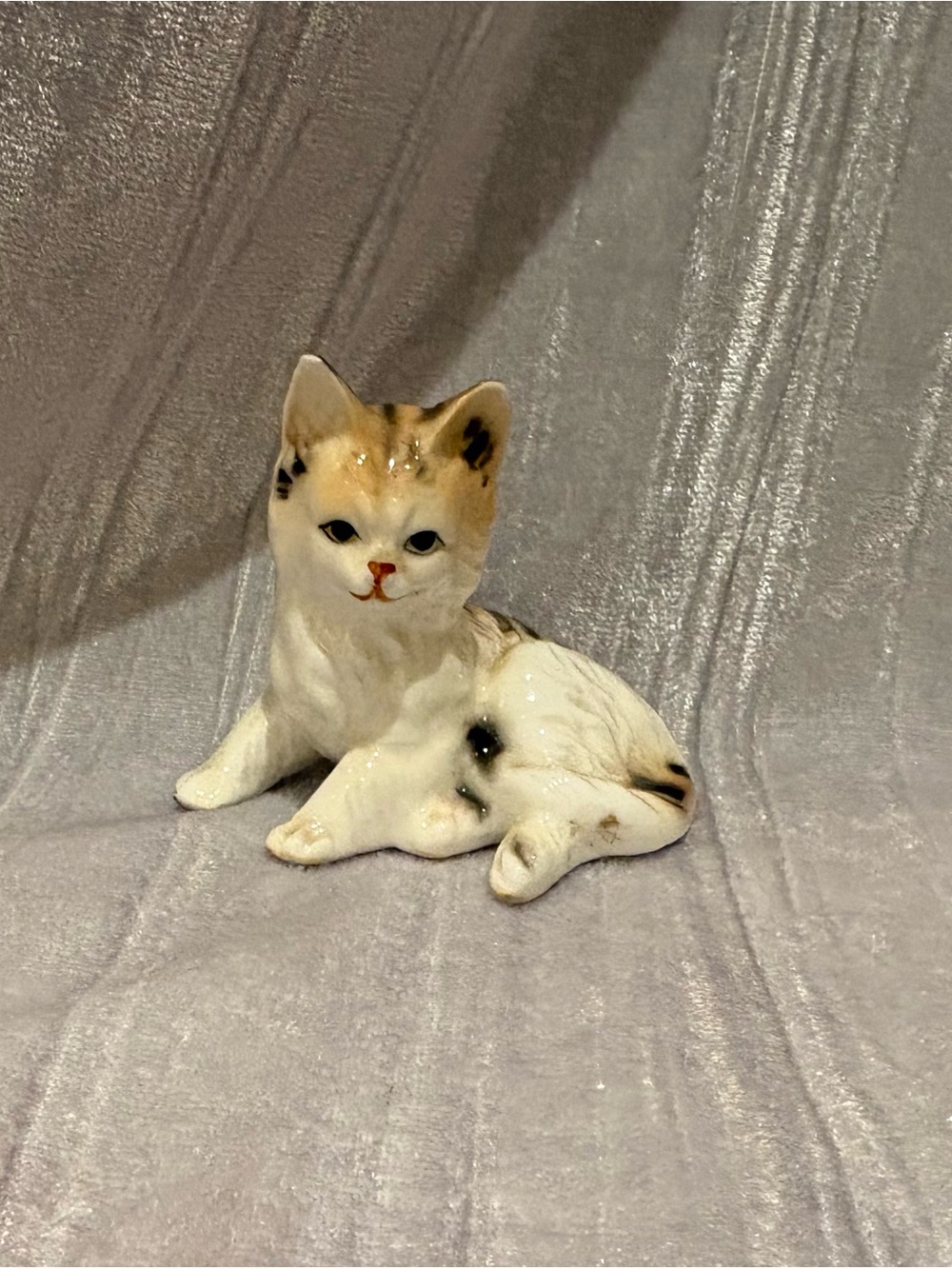 Vintage Cat Figurine - Decorative Pet Ornament
